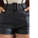 Short Feminino Couro Fake Short Preto De Fivela Cintura Alta com Bolsos